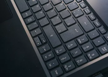 “Revolutionizing Business: The Power of Online Intelligence Technology”