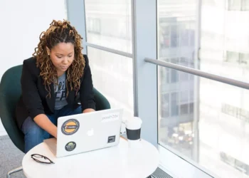 “Revolutionizing Business: The Impact of Technology Intelligence Online”