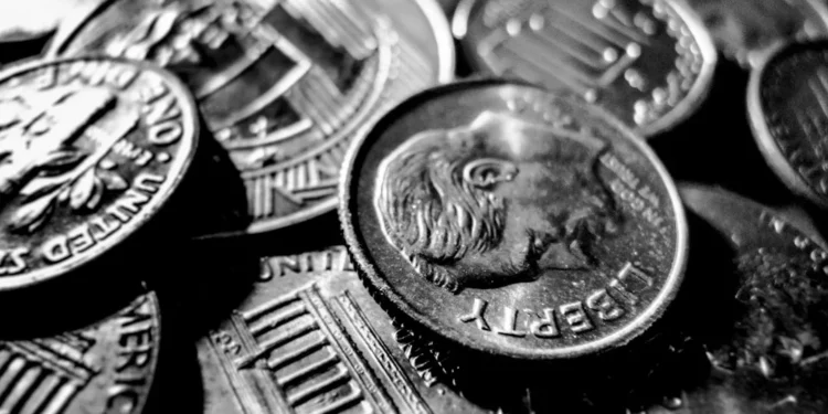 “The Multi-faceted Nature of Economía: Beyond Crisis and Challenges”