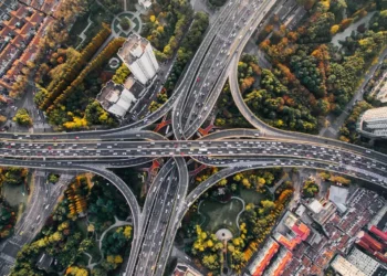 “The Positive Impact of Economía on Individuals and Communities”