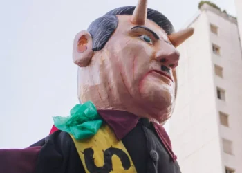 “Redefining Política: Beyond Dirty Games and Politicians”