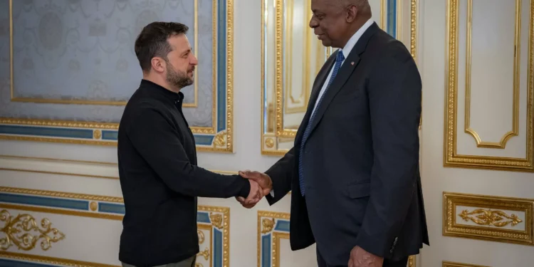 Pentagon chief unveils $400M military aid during Kyiv solidarity trip