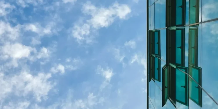 “The Influence of Economía: A Crucial Aspect of Daily Life”