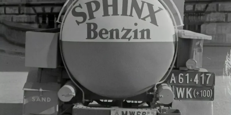 “The Impact of Economía on Our Daily Lives”