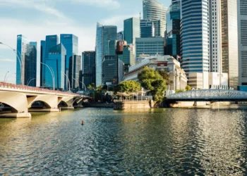 “The Evolution of Economía: From Barter to Capitalism”