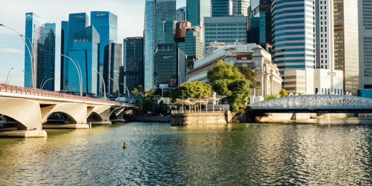 “The Evolution of Economía: From Barter to Capitalism”