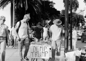 “The Crucial Role of Política in Society: Past and Present”