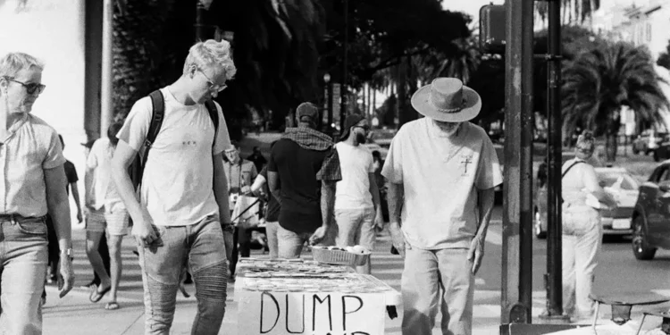 “The Crucial Role of Política in Society: Past and Present”