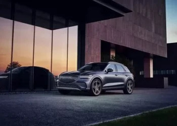 GENESIS UNVEILS REDESIGNED ELECTRIFIED GV70