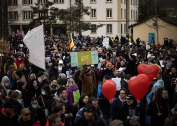 “The Vital Role of Economía in Shaping Our Lives”