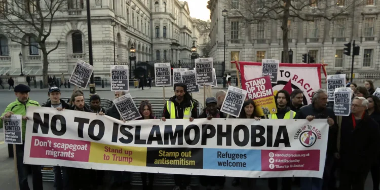 UK Muslims urge tougher laws against surge of Islamophobic crimes