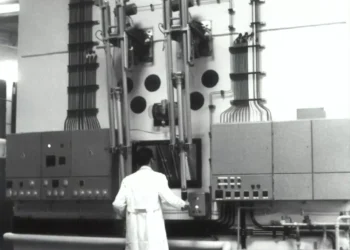 “The Power of Economía: Understanding the Backbone of Society”