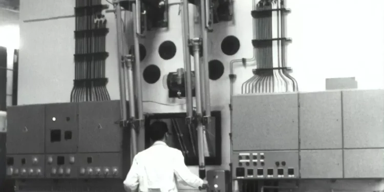 “The Power of Economía: Understanding the Backbone of Society”