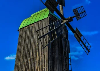 “The Vital Role of Economía in Our Daily Lives”