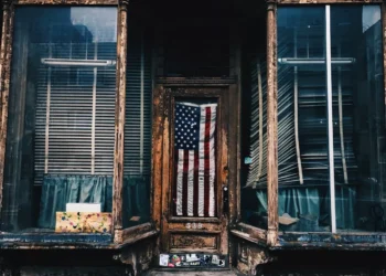 “Politics: Headlines Highlighting Negative Connotations and Corruption”