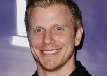 ‘Bachelor’ Alum Sean Lowe Suffers Harrowing Injury After Double Dog Attack