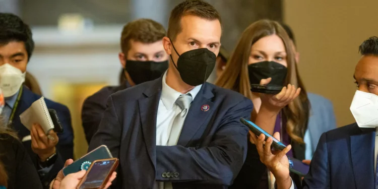 One Democrat Sides With Republicans to Push Trump-Backed Funding Bill