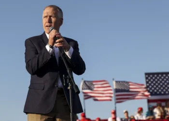 Republican Issues Warning Over Trump Official’s Habeas Corpus Threat