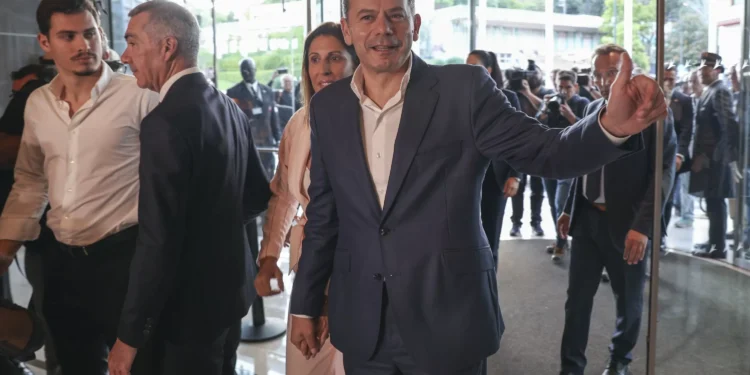 Portugal’s center-right wins election but falls short of majority