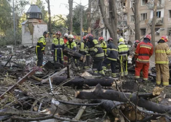 Renewed Russian strikes on Ukraine kill at least 10, injure dozens