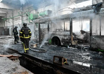 Russian attacks on Ukraine kill 2 as peace talks still uncertain