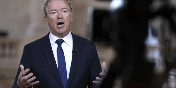 GOP Senator Accuses Trump Of ‘Petty Vindictiveness’ After White House Snub