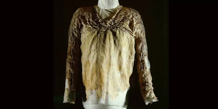 World’s Oldest Tailored Dress Found in Egyptian Tomb Dates Back Over 5,000 Years