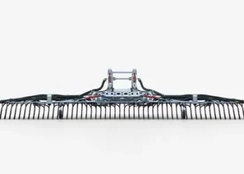 DLG−APPROVED quality mark for Vogelsang 15−m BlackBird trailing shoe applicator