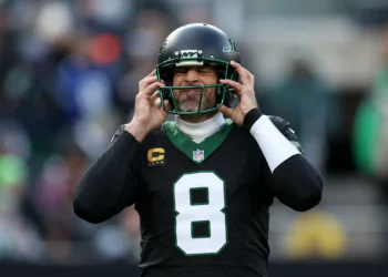 Report: Jets Dealt With Drama Between Aaron Rodgers and Teammate