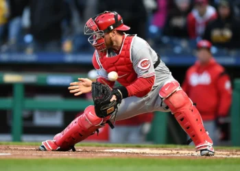 Former Reds, Cubs Gold Glove Catcher Suddenly Retires After 12 Seasons