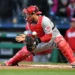 Former Reds, Cubs Gold Glove Catcher Suddenly Retires After 12 Seasons