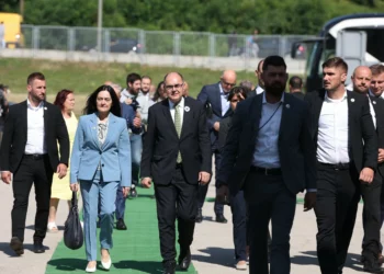 Bosnia’s peace envoy unblocks budget with debt ruling, Serbs cry foul