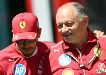 Mercedes Chief Defends Lewis Hamilton’s Ferrari Boss Amid Replacement Rumors