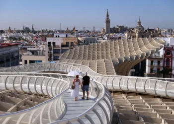 Spain, France report 2 deaths each as heat wave bakes Europe