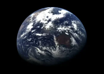 China’s Tianwen 2 Probe Snaps Striking Views of Earth and Moon While En Route to Asteroid