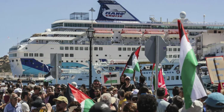 Pro-Palestinian activists protest Israeli cruise ship in Crete