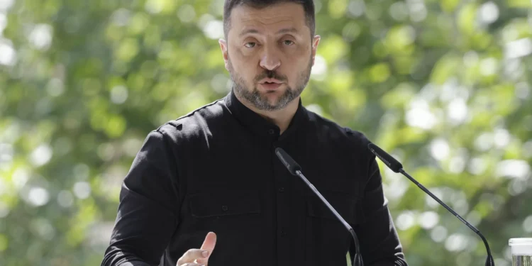 Türkiye, Gulf, Europe could host talks with Russia: Zelenskyy