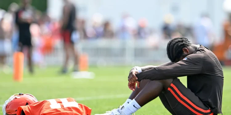 Legendary Browns QB Sends Ominous Shedeur Sanders Warning to Team
