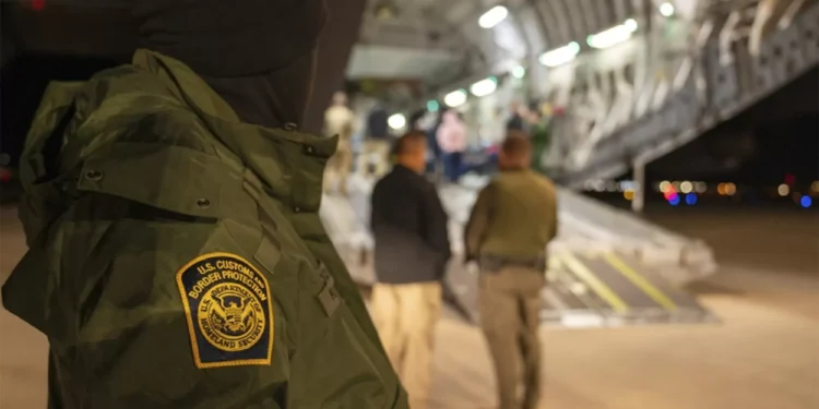 Feds Detain Mother with Green Card Living in US For More Than 20 Years