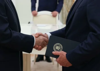 Trump to meet Russia’s Putin as cease-fire deadline nears