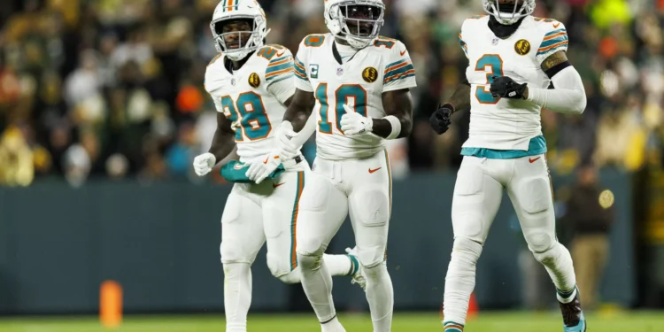 Former Dolphins, Giants Superstar Addresses Retirement Rumors