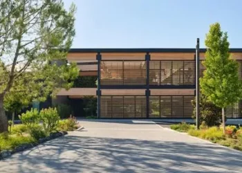 GENESIS OPENS STATE−OF−THE−ART CALIFORNIA DESIGN STUDIO