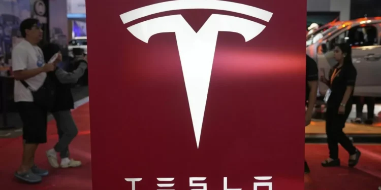 Tesla sales up 7 percent ahead of tax credit’s end