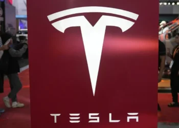 Tesla sales up 7 percent ahead of tax credit’s end