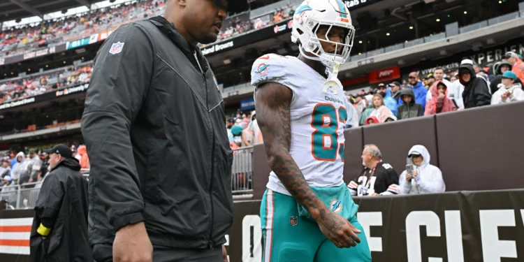 Dolphins' Darren Waller Potentially Facing Season-Ending Injury