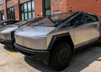 2 families sue Tesla over door design after crash deaths