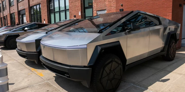 2 families sue Tesla over door design after crash deaths