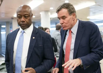 Crypto market bill hits roadblocks in Senate