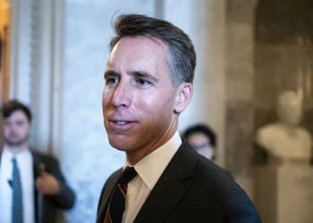 Senators call for investigation into Facebook, Instagram scam ads