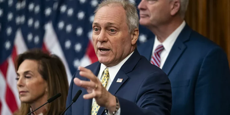Scalise says GOP leaders ‘looking at other places’ for AI preemption as NDAA push stalls